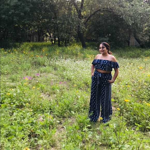 Two piece set 💙 - Picture 2 of 3